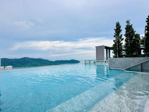 Kampung Sungai Nibong Appartement | Sea Bridge View Sky Pool Cozy 3BR Retreat airport 9pax