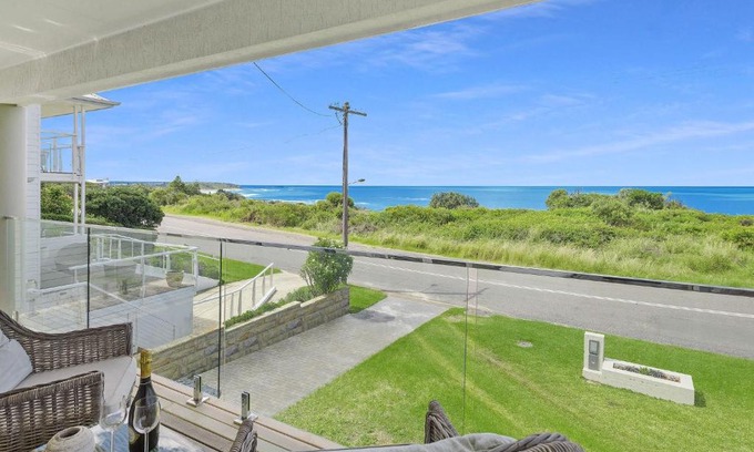 Caves Beach Maison | Sea Caves
