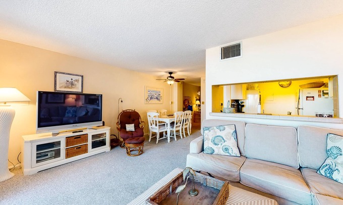 Bethany Beach Copropriété | Sea Colony Ocean 1st-floor condo with pool & basketball court