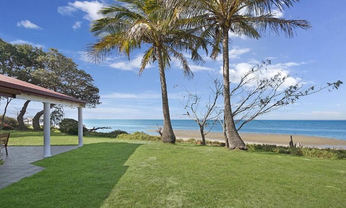 Beachmere Maison | Sea Cottage - Beachside Paradise