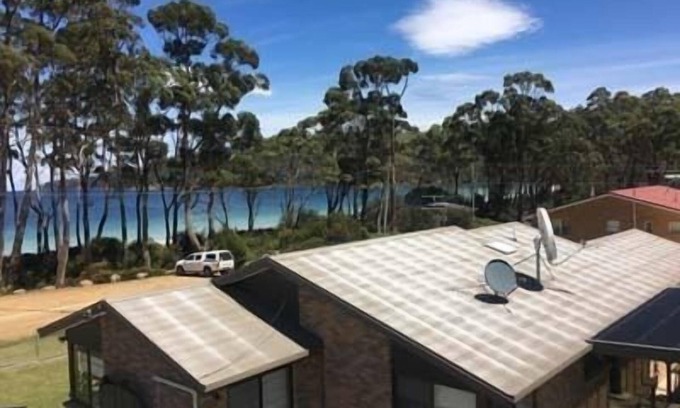 Surveyors Bay Maison | Sea Eagle, Dover's beautiful Roaring Beach