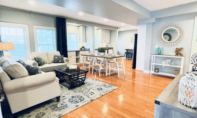 Kittery Maison | Sea-Esta House - Walk to DWTN Portsmouth, Shipyard; Drive to UNH, Beaches, Pease
