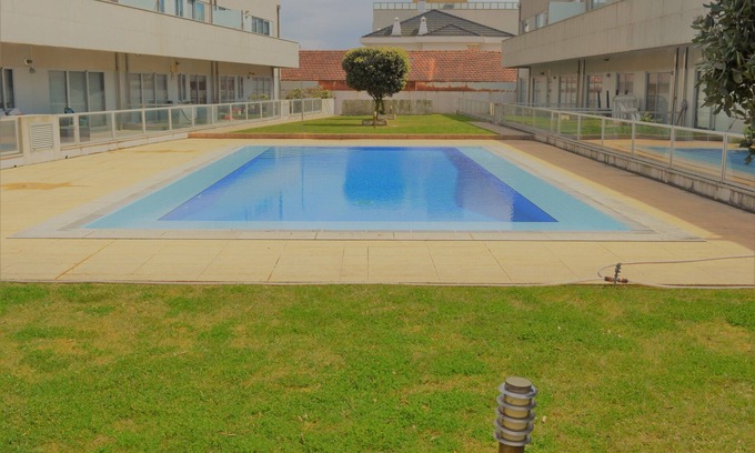 Lavra Appartement | APPARTEMENT EN BORD DE MER, DEUX CHAMBRES ET SALLES DE BAINS, PISCINE ET SANDY BEACH