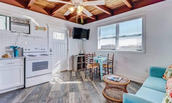 Fernandina Beach Appartement | Sea Glass Cottage #3 | Renovated | Beachfront w/Dune Views | Outdoor Courtyard