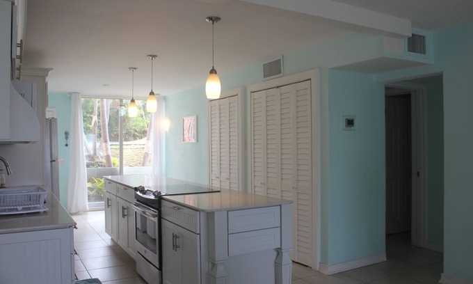 Estate Salt River Copropriété | Sea Haven at Gentle Winds St. Croix USVI Beachfront condo steps to the sand.
