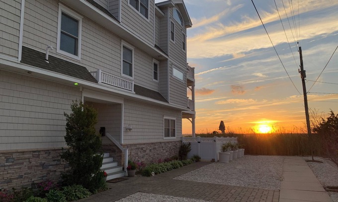 Sea Isle City Maison | Sea Isle City - Gorgeous Views with a private Pool & Hot Tub!