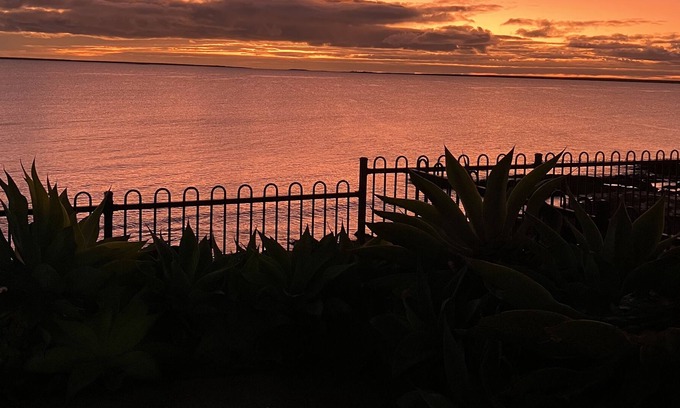 Yorke Peninsula Maison | Sea-la-vie Relax to an all day sea view 2 min walk to beach, playground and pub