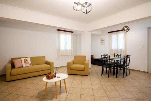 Trapeza Appartement | Sea & Mountain Horizon by Myrto