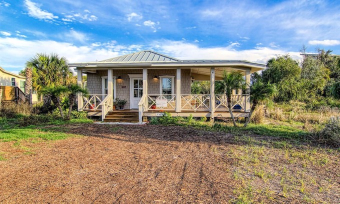 Old Town Cottage | SeaOats est votre île privée de sons calmes, frais, confortables et marins