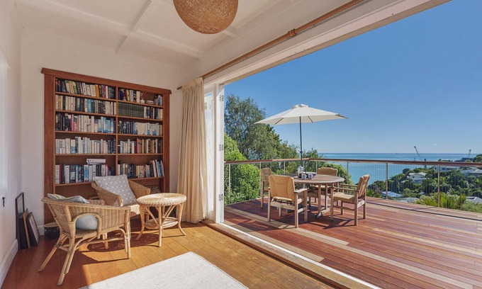 Stepneyville Maison | Sea Song - Cosy Waterfront Home with lots of Character and Charm