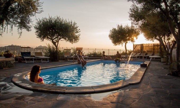 Succhivo Appartement | Vue mer 4 lits avec piscine chaude, bain à remous, bain turc et parking