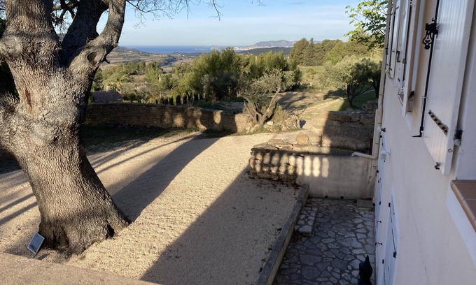 Le Castellet Maison | Impresionantes vistas al mar en absoluta calma al pie de un roble centenario