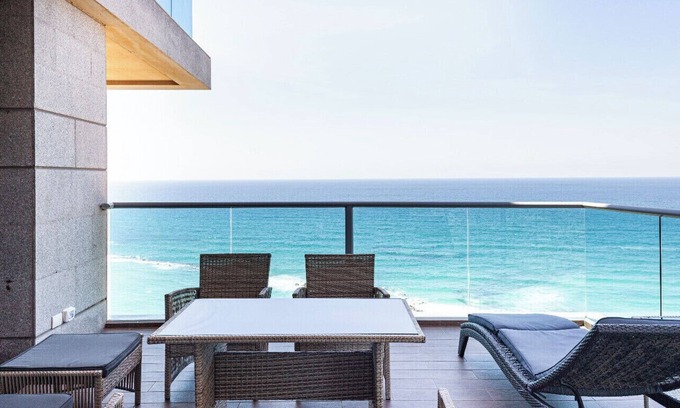 Bat Yam Appartement | Sea view apartment ~ 1 min from the beach!