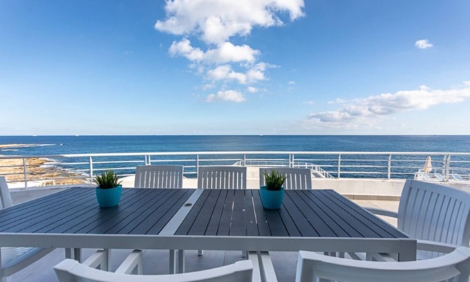 San Tumas Appartement | Sea-View Apartment at WatersEdge Complex with two pools