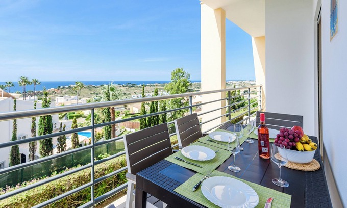 Patio Appartement | Sea view Apartment with sunbathing Terrace & Pools