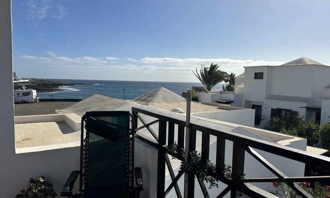 Playa Honda Appartement | Sea View Coastal Apartment with Pool