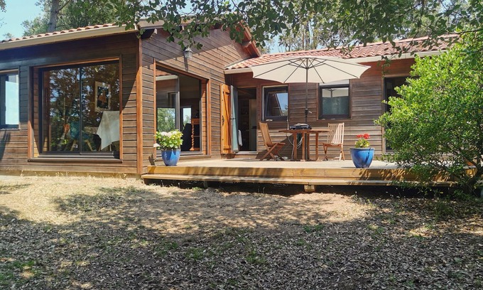 Tharon-Plage Maison | Maison vue mer avec grande terrasse et terrain arboré.