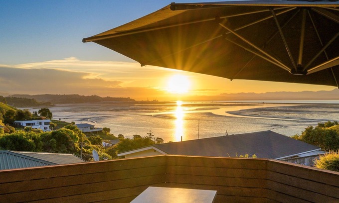 Atawhai Maison | Sea Views and Sunsets in Nelson