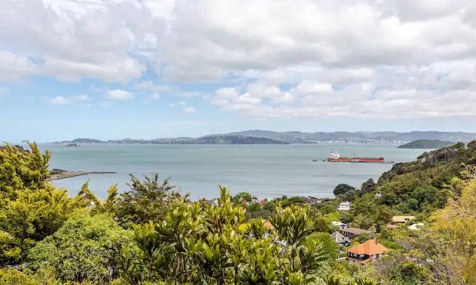 Lowry Bay Maison | Sea Views From Holiday House