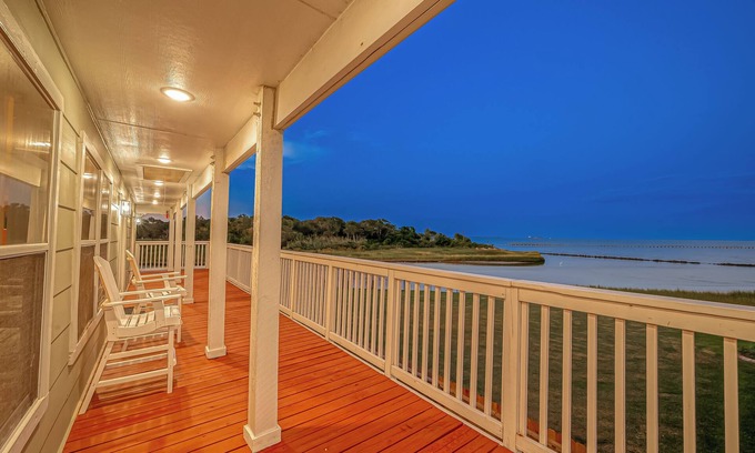 El Lago Maison | This house is a 3 bedroom(s), 3 bathrooms, located in Seabrook, TX.