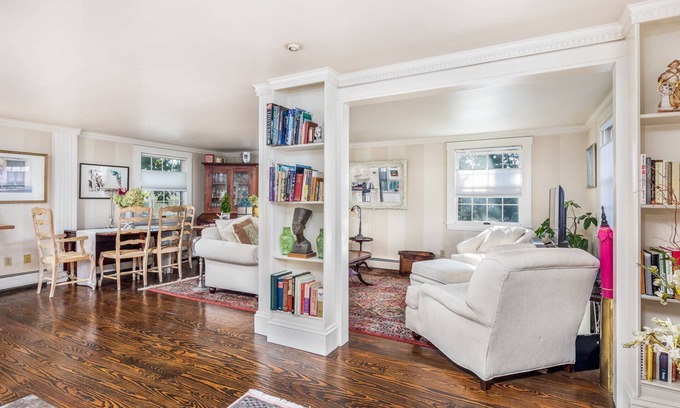 Swampscott Maison | SeaCity View: Boston Skyline & Ocean Views, Walk to Beach, Eateries, Train, Private Garden