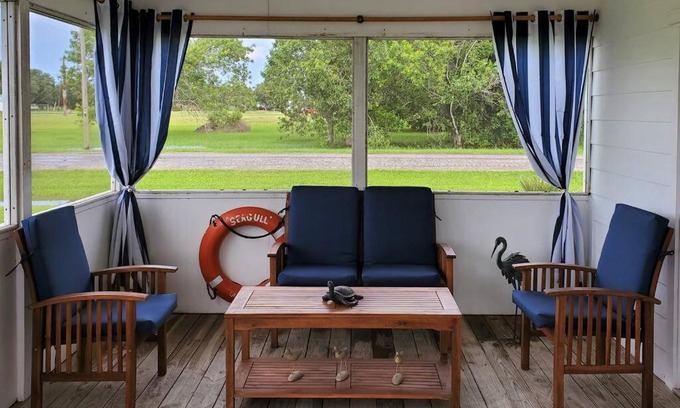 Long Mott Maison | Seadrift Pelican House, Bird Watching Paradise!