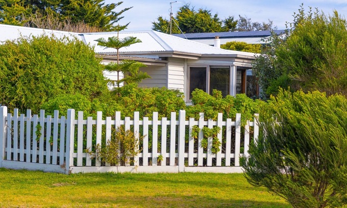 Sunderland Bay Cottage | SeaFoam Cottage Phillip Island - 140 metres to beach, pets, wifi, new listing
