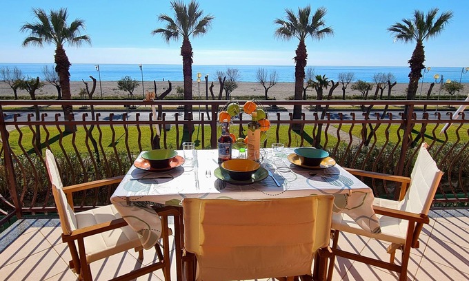 Praia a Mare Appartement | Seafront Apartment for rent only 50 meters from the beach