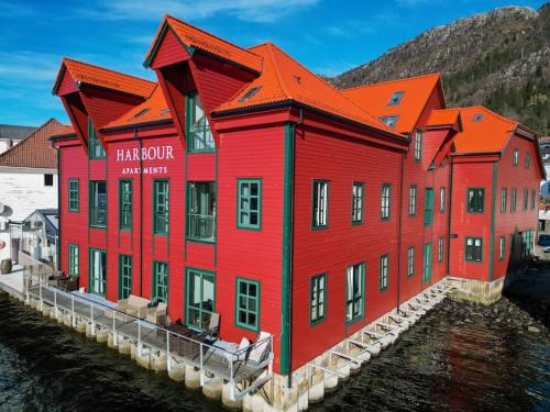 Sandviken Appartement | Seafront Apt. with Elevator and French Balcony