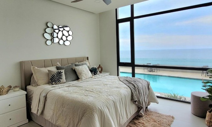 Primo Tapia Appartement | Seafront Condo Pool and Jacuzzi