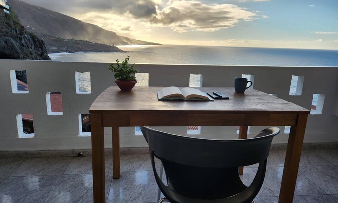 Los Realejos Appartement | Seafront Home with Large Balcony and Ocean Sunset Views - by Puerto de la Cruz.