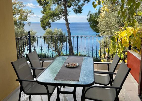 Elia Appartement | Seafront Loft - Akti Elia