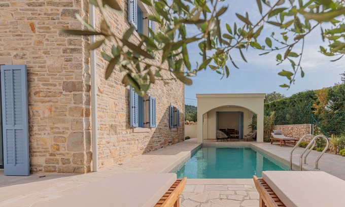 Dobropoljana Villa | Seafront Villa Adraitica with pool
