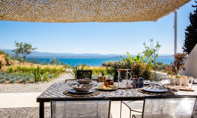 Eretria Maison | Seafront villa with private beach 1hr from Athens - MBH2
