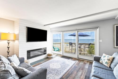 Isle of Palms Appartement | Seagrove Villa 11C - Oceanfront View! Center of Resort!