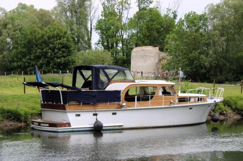 Eaucourt-sur-Somme Location De Bateaux | SEALOV Hébergements insolites- linge, ménage et vélos inclus
