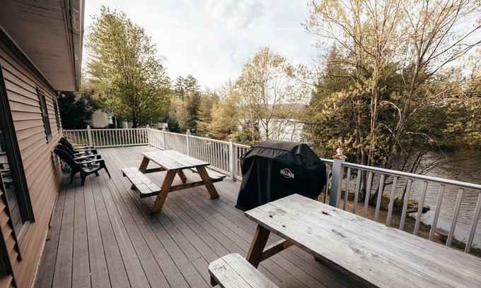 Andover Maison | Seamless Beach Access- Capitvating Lake Views