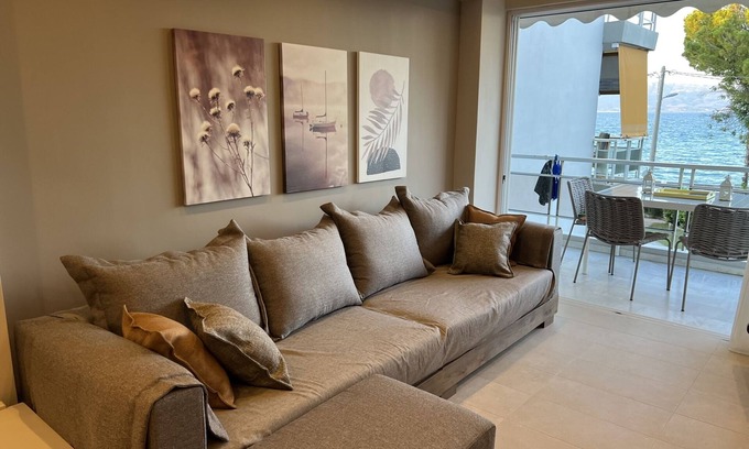 Oropos Appartement | SeaNfinity Spotless, 1BR Apt with Beach View