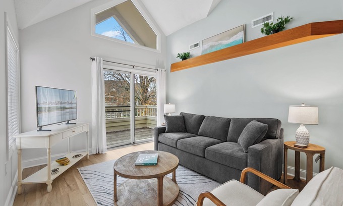 Heron Harbour Isle Copropriété | Seascape Escape: Newly Renovated 2BR/2BA, Multiple Pools & Quick Walk to Beach!