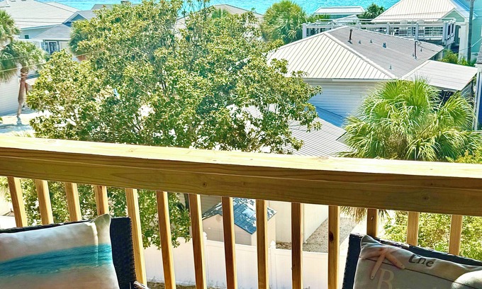 Holiday Beach Appartement | Seascape loft with stunning Gulf Views!