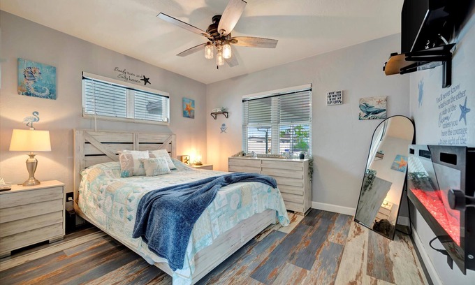 Treasure Island Appartement | Seashell Suite, WATERFRONT, 2B Pet Friendly, Dock!