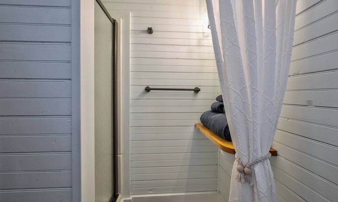 Ocean Bay Park Hôtel | Seashore Condo Hotel #21, Cozy Fire Island Escape, Near Ferry - With Bay Views and Steps from the Beach.