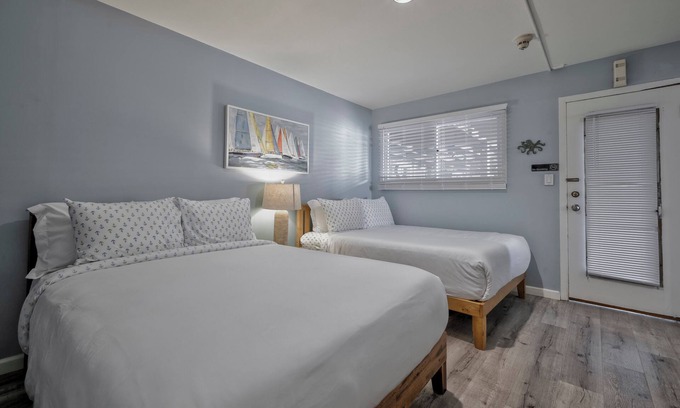 Ocean Bay Park Hôtel | Seashore Condo Hotel Two Bedroom Suite, Spacious Fire Island Escape, Near Ferry - With Bay Views and Steps from the Beach.