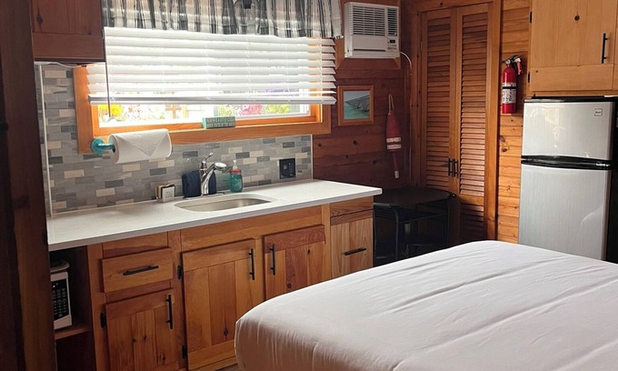 Ocean Bay Park Hôtel | Seashore Condo Hotel Junior Suite First Floor, Cozy Fire Island Escape, Near Ferry - With Bay Views and Steps from the Beach.