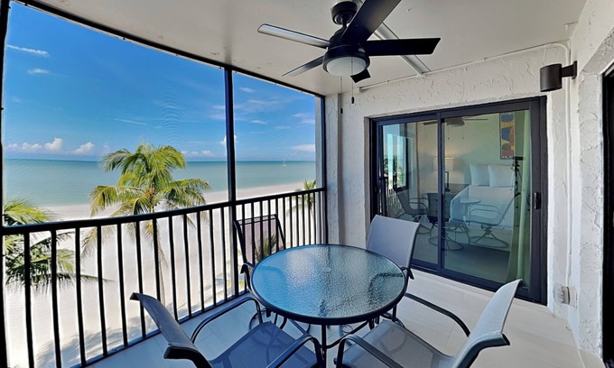 Mid Island Copropriété | Seaside 409 | Steps to the Sand + Loaded w. Resort Extras!