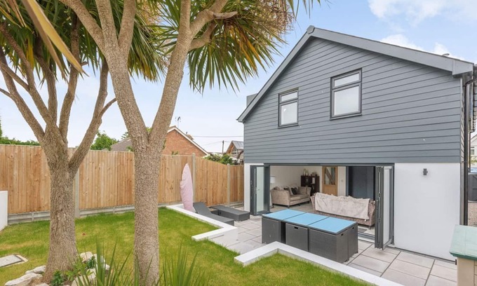 Seasalter Maison | Seaside Beach location, welcome to our Beach Hut with access to a private beach