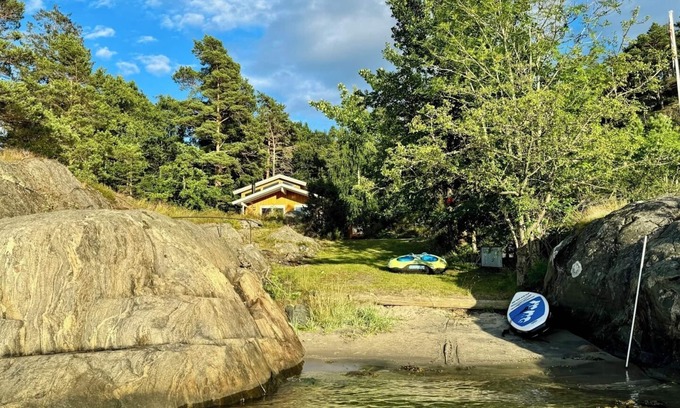 Kragero Cabine | Seaside cabin with boat and beach in Kragerø