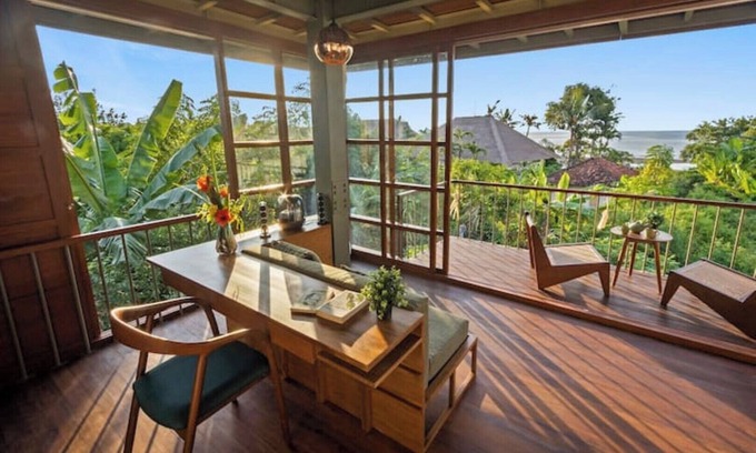 Dencarik Cabine | Seaside Designer Treehouse ~ Stunning Views ~ Pool