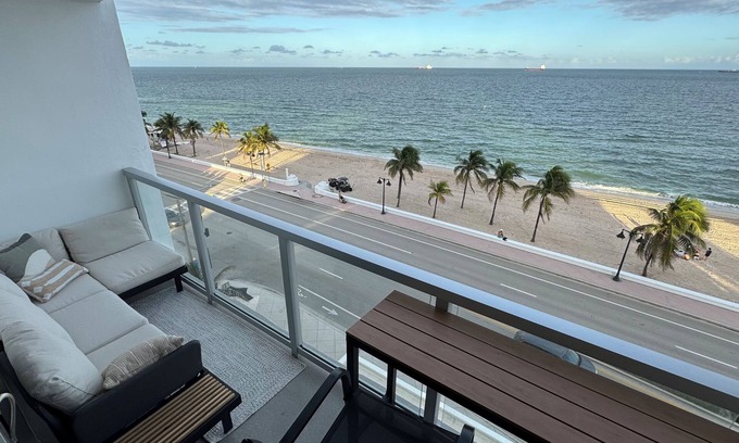 Barrier Island Appartement | Seaside Escape: Oceanfront Condo