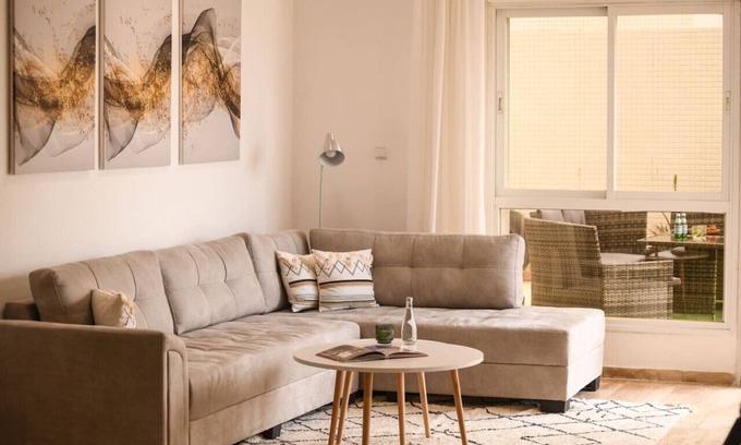 Netanya Appartement | Seaside Escape with Private Patio by Sea N' Rent